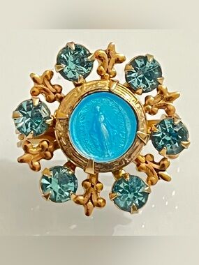 Vintage Religious Gold Tone Fleur De Lis Madonna Mother Mary Pin Blue Accents